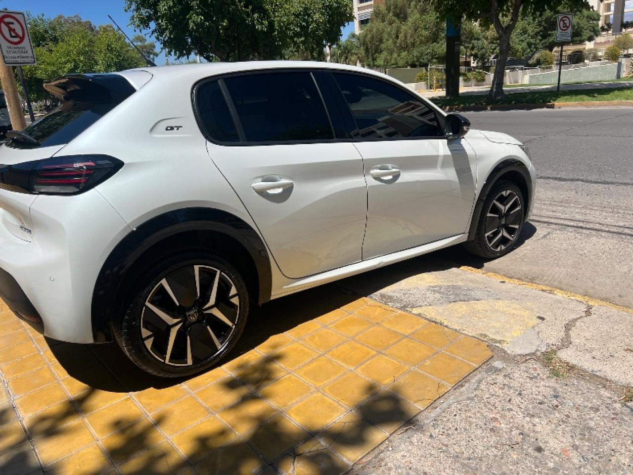 Foto de PEUGEOT 208 Allure t200 y GT 2025, color sin color especificado, en San Juan