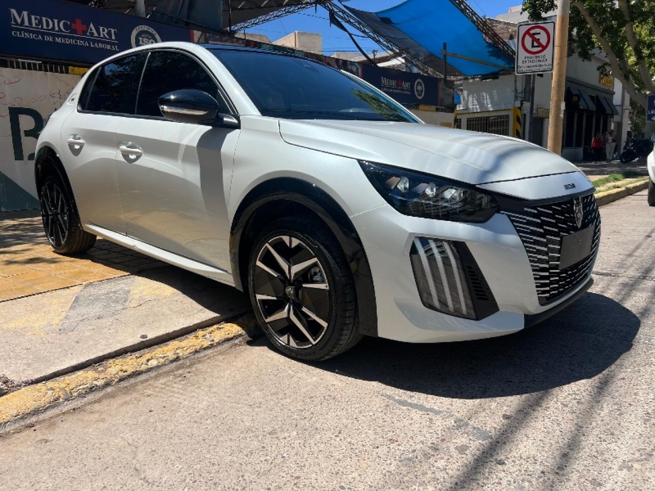 Foto de PEUGEOT 208 Allure t200 y GT 2025, color sin color especificado, en San Juan