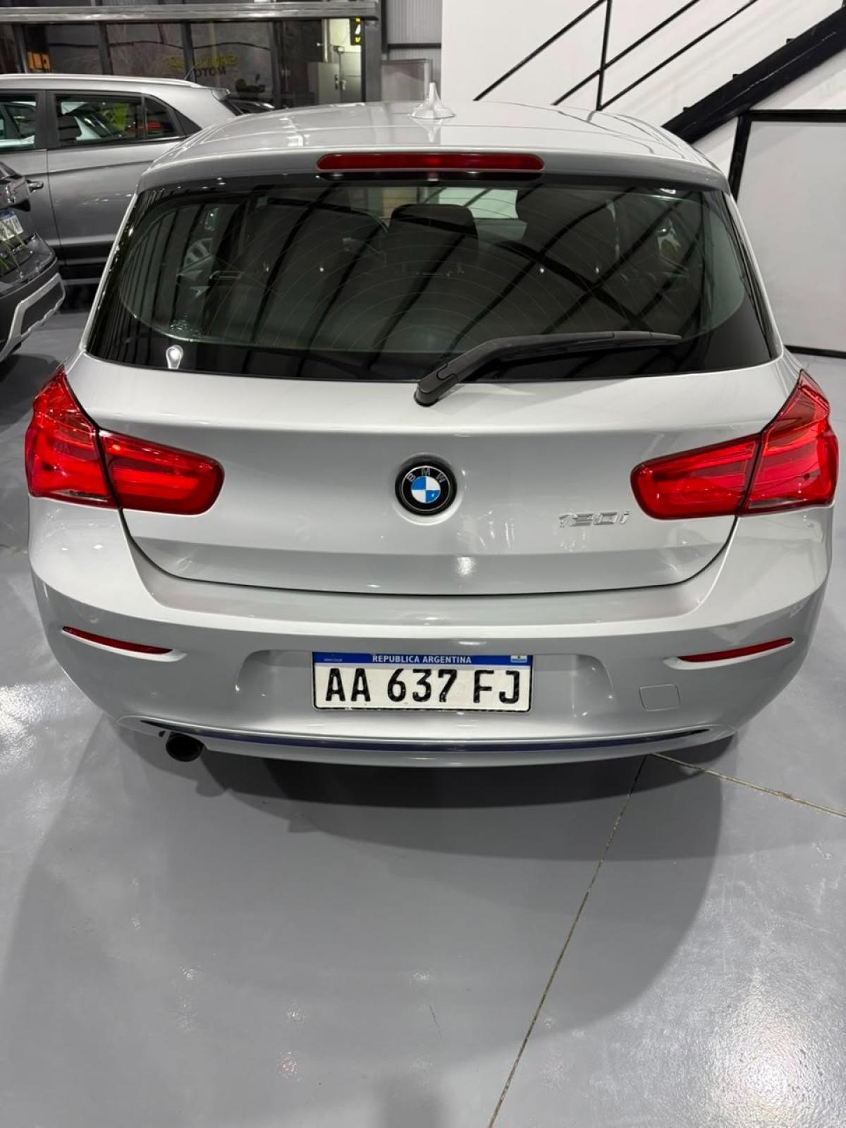 Foto de BMW 120 120I	SPORT 2016, color gris, en San Juan