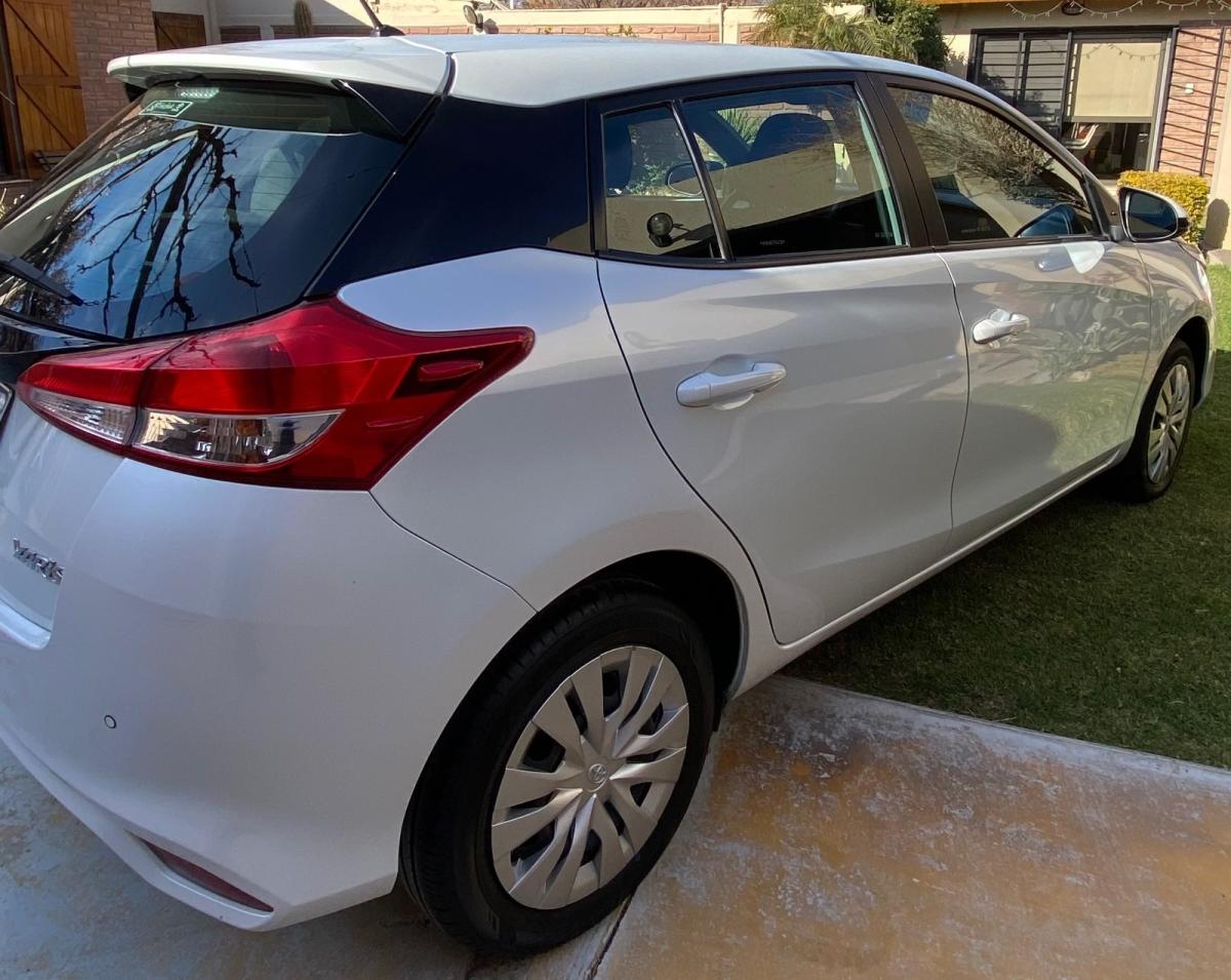Foto de TOYOTA YARIS XS, 5p 2022, color blanco, en San Juan