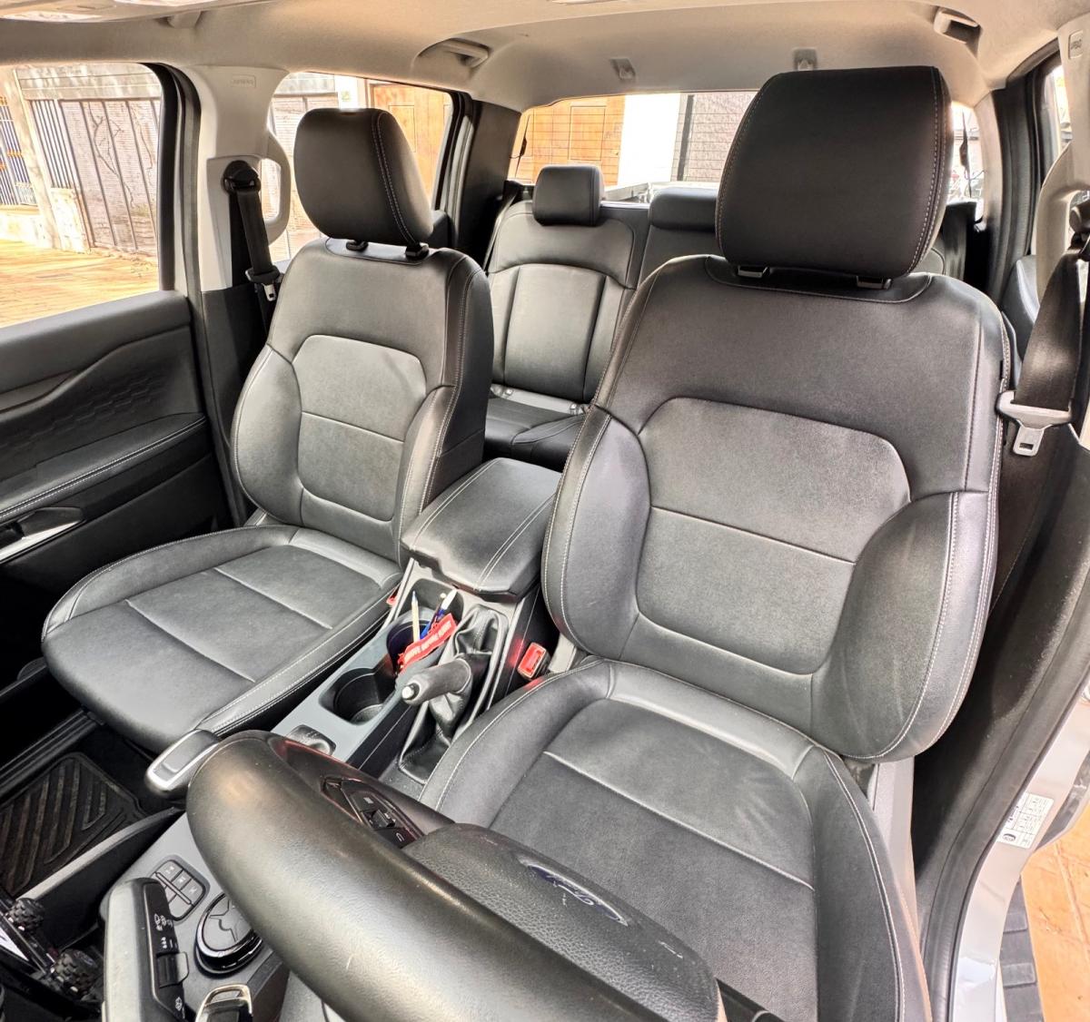 Foto de FORD RANGER Xlt 2.0 at 4x4 2025, color gris, en San Juan