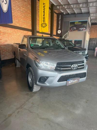 Foto de TOYOTA HILUX HILUX C/S 4X4 MT 2.4 2016, color plata, en San Juan