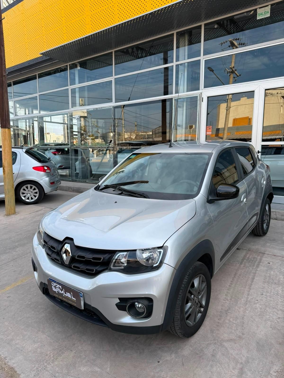 Foto de RENAULT KWID ICONIC 1,0 2018, color plata, en San Juan