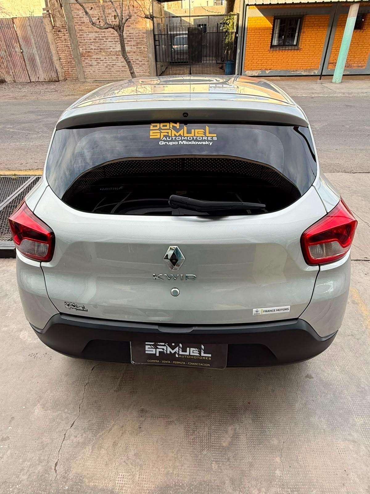Foto de RENAULT KWID ICONIC 1,0 2018, color plata, en San Juan