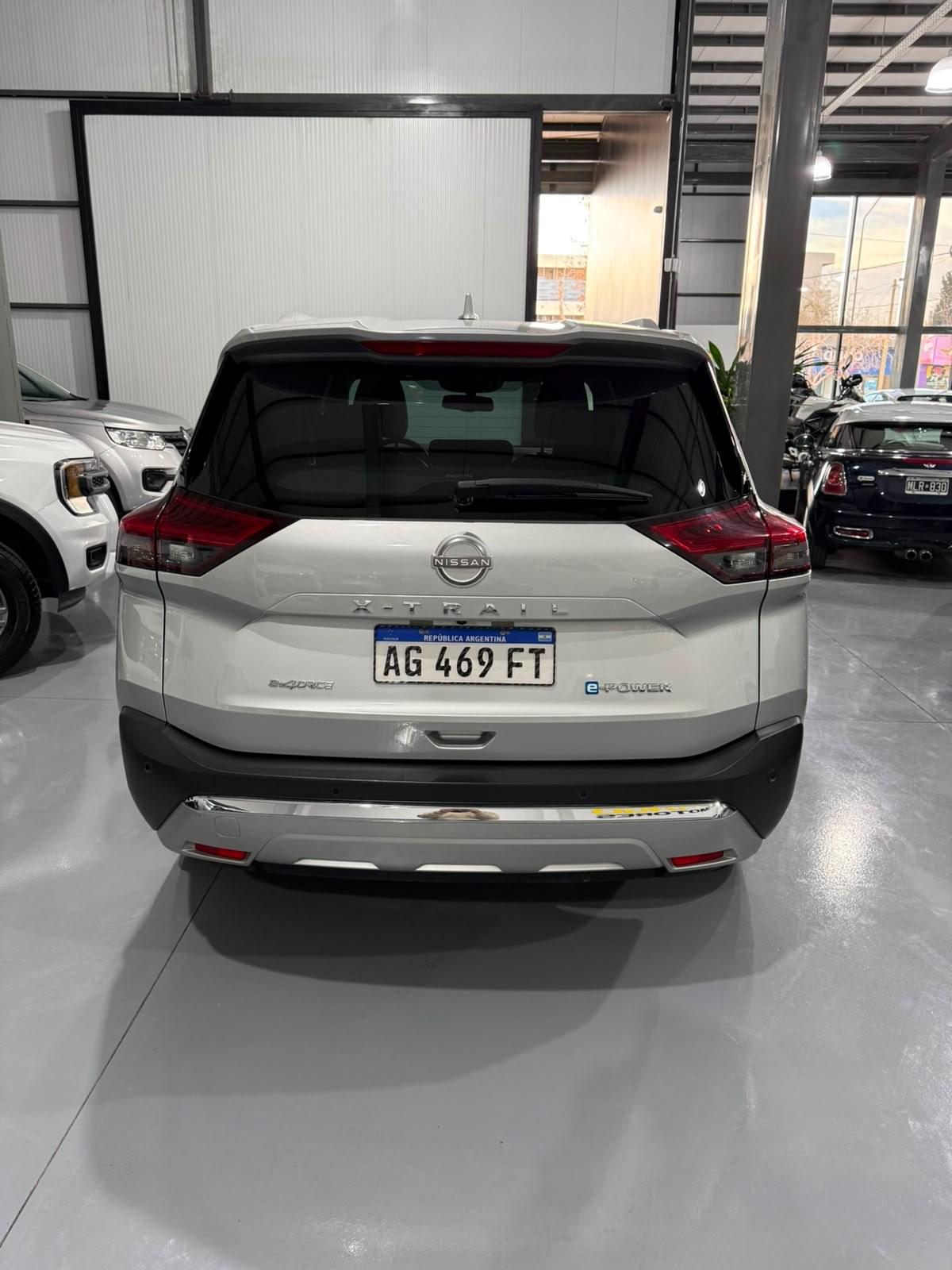 Foto de NISSAN X-TRAIL E- POWER 2024, color plata, en San Juan