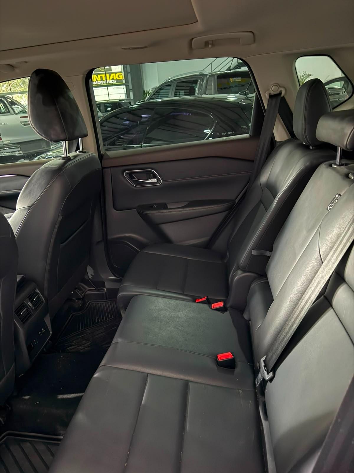 Foto de NISSAN X-TRAIL E- POWER 2024, color plata, en San Juan