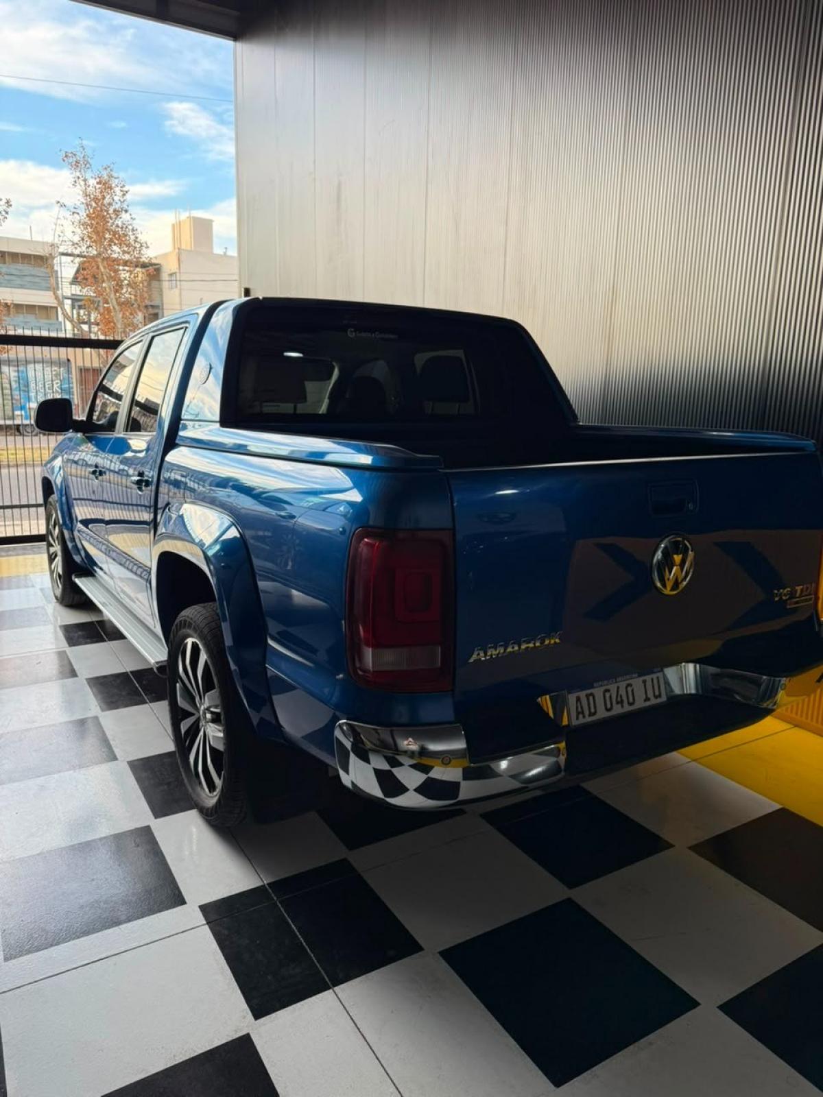 Foto de VOLKSWAGEN AMAROK DC V6 EXTREME 3,0L 258CV TDI 4X4 AT 2018, color azul, en San Juan