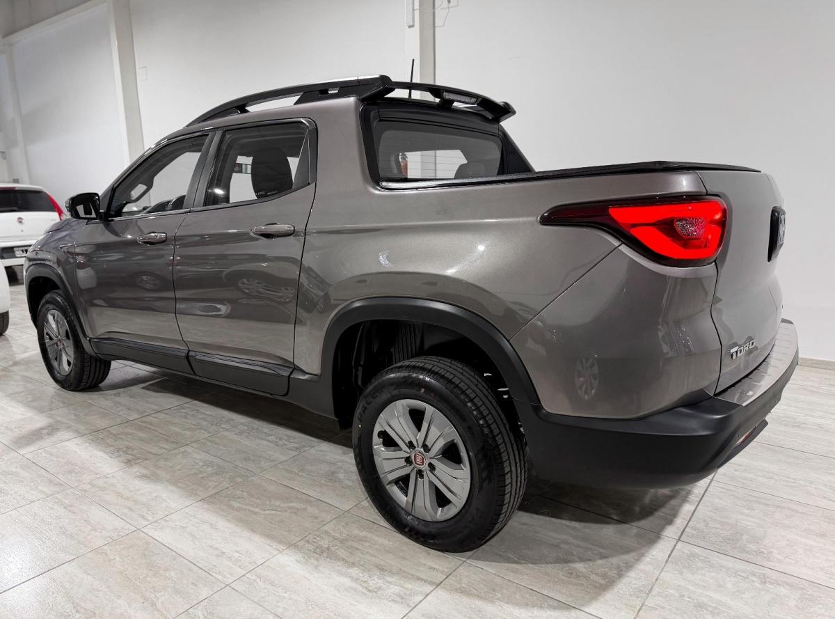 Foto de FIAT TORO Fredoon 1.9 4x2 automatica 2019, color gris, en San Juan