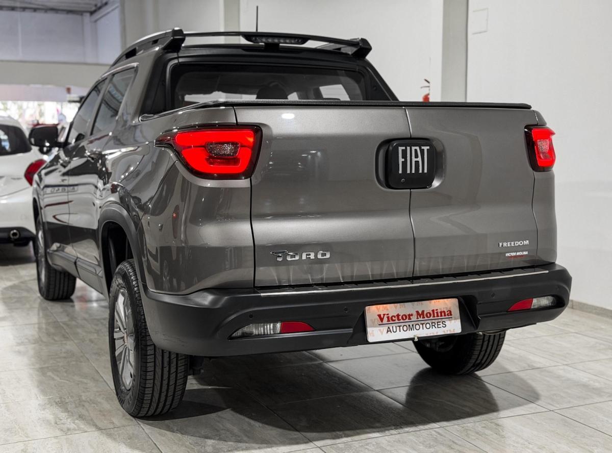 Foto de FIAT TORO Fredoon 1.9 4x2 automatica 2019, color gris, en San Juan