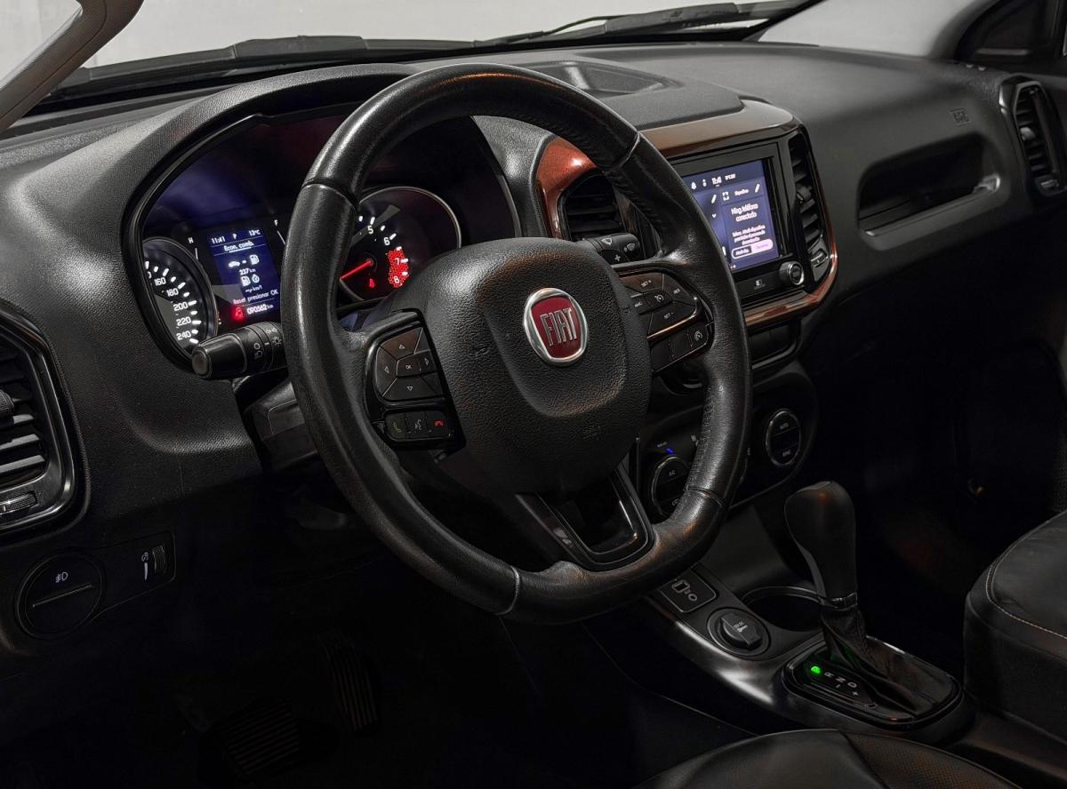Foto de FIAT TORO Fredoon 1.9 4x2 automatica 2019, color gris, en San Juan