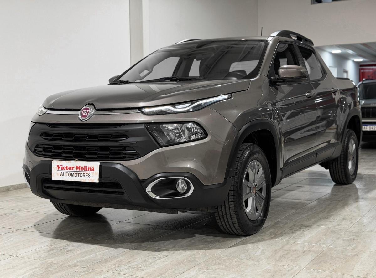 Foto de FIAT TORO Fredoon 1.9 4x2 automatica 2019, color gris, en San Juan