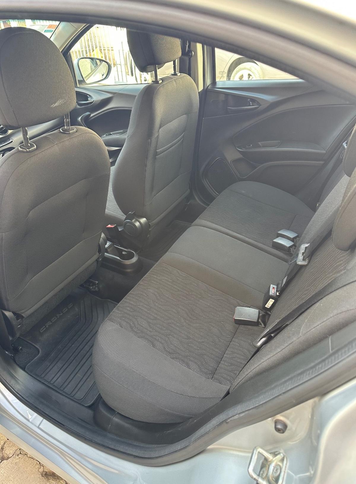 Foto de FIAT CRONOS Drive Conect 2021, color gris, en San Juan