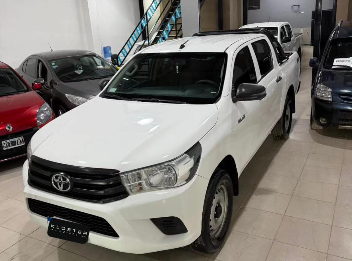 Foto de TOYOTA HILUX 2.4 TDI 4X4 2019, color sin color especificado, en San Juan