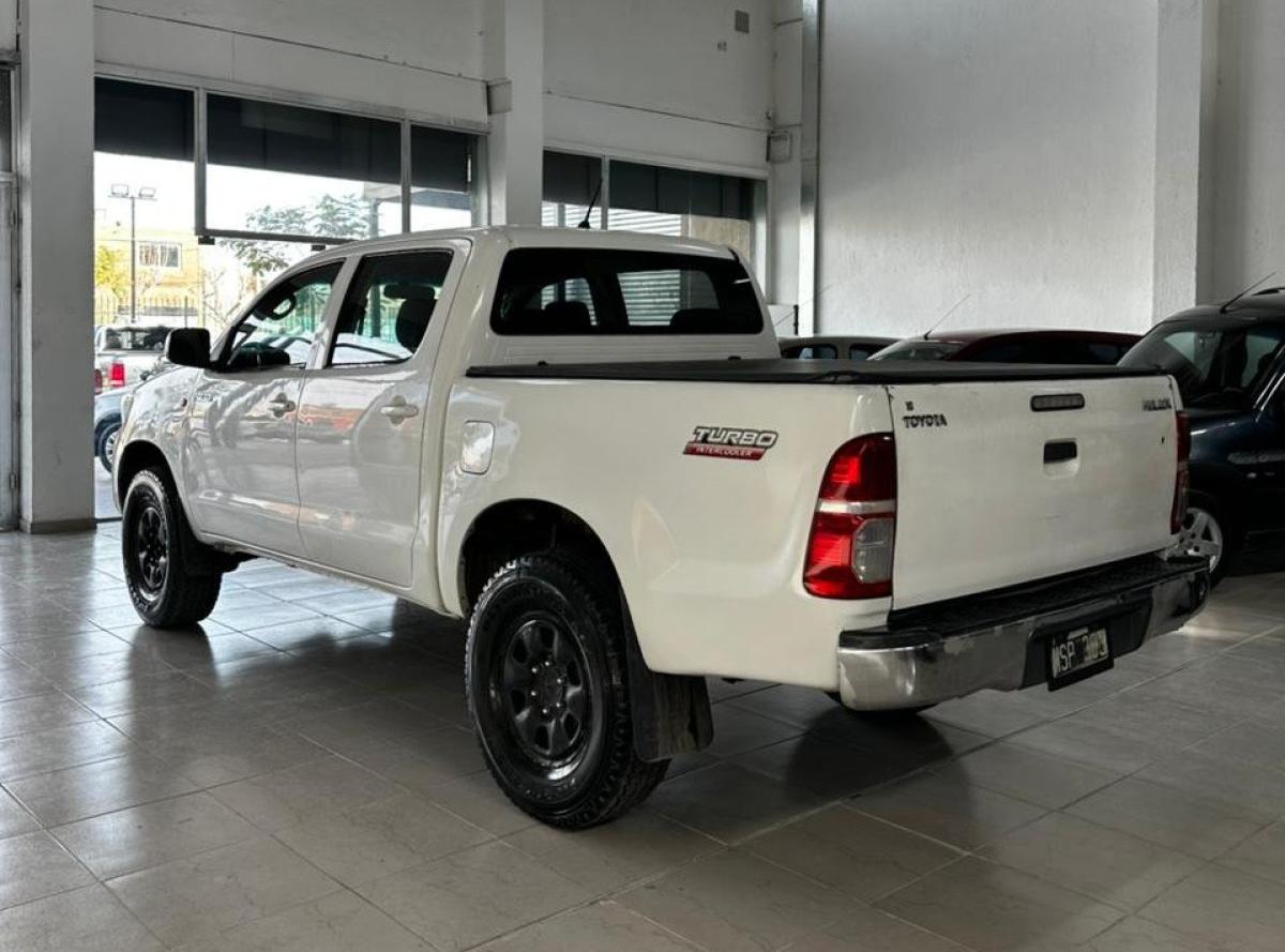 Foto de TOYOTA HILUX 2.4 TDI 4X4 2019, color sin color especificado, en San Juan