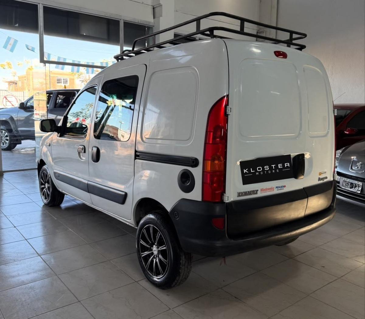 Foto de RENAULT KANGOO confort 1.6 2012, color sin color especificado, en San Juan