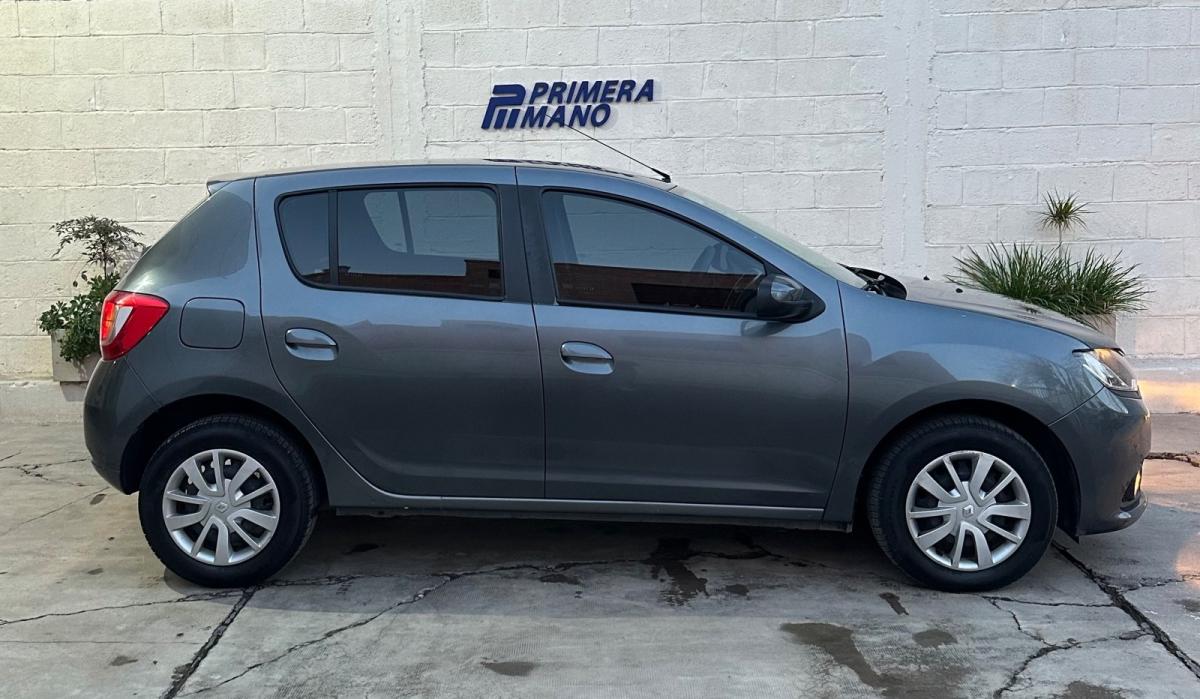 Foto de RENAULT SANDERO Dynamique 1.6 8v 2018, color gris, en San Juan