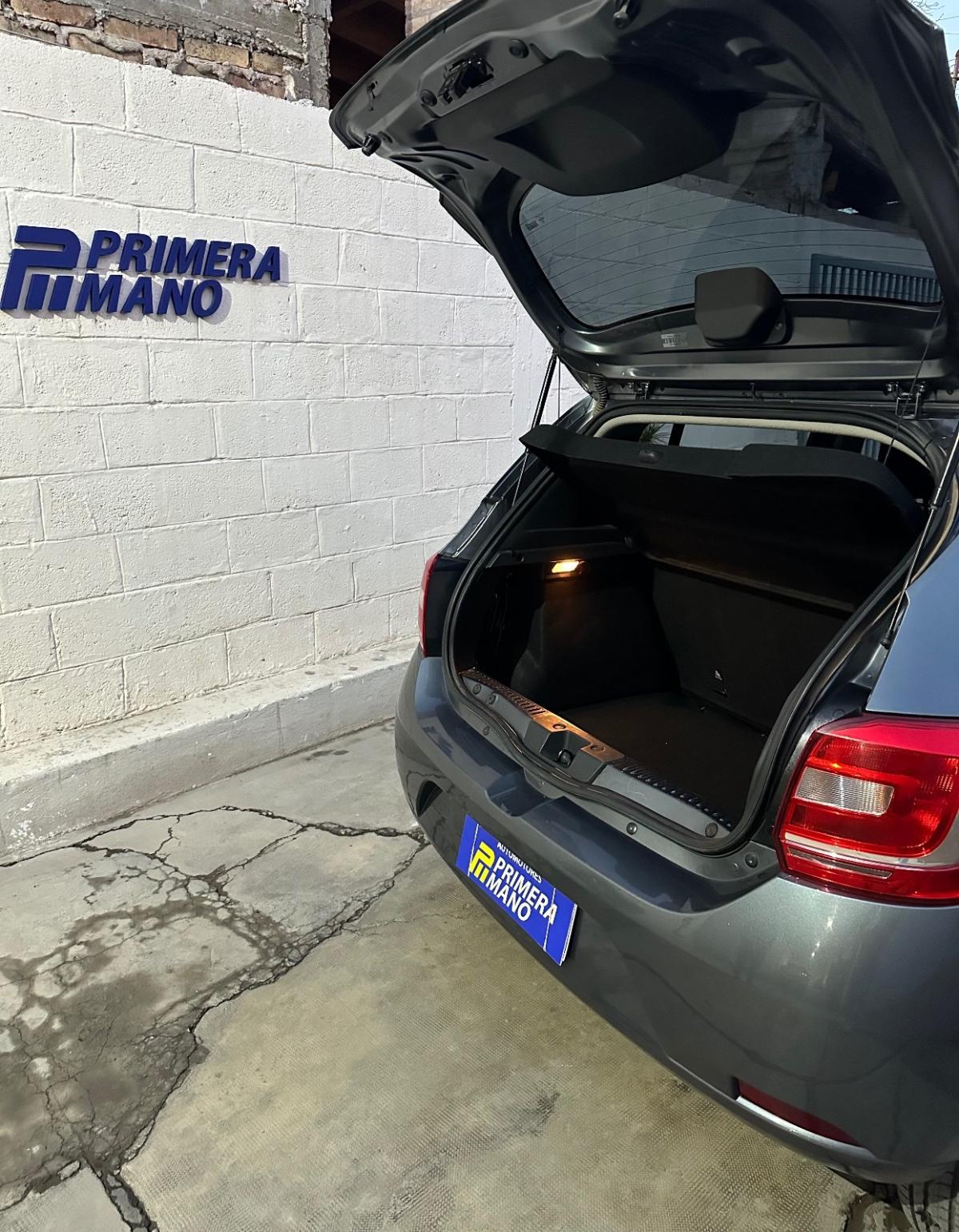 Foto de RENAULT SANDERO Dynamique 1.6 8v 2018, color gris, en San Juan