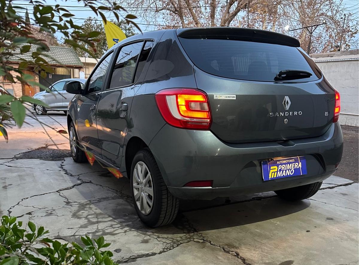 Foto de RENAULT SANDERO Dynamique 1.6 8v 2018, color gris, en San Juan
