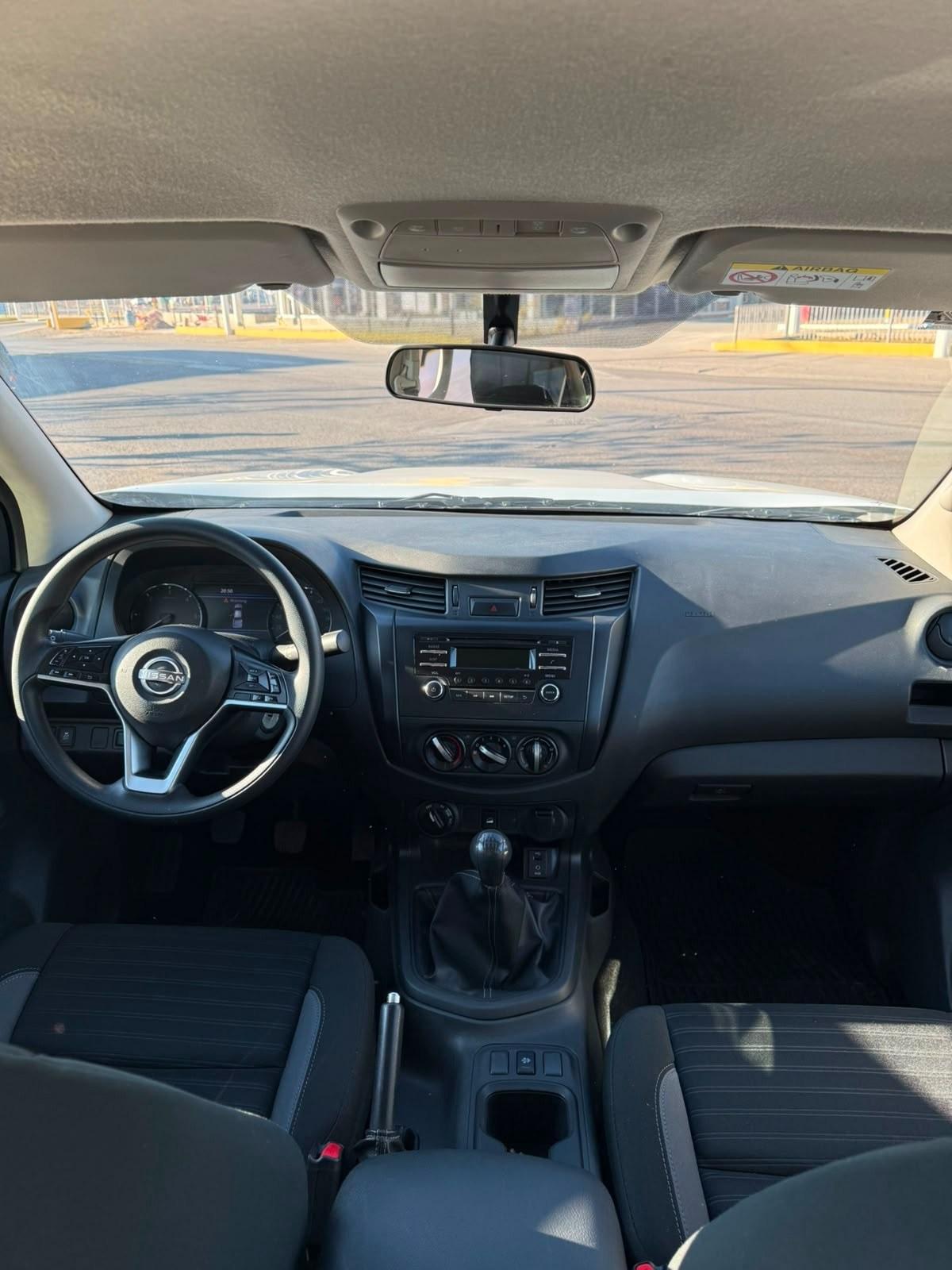 Foto de NISSAN PICK-UP RONTIER S 4X4 MT 2.3 D CD 2023, color blanco, en San Juan