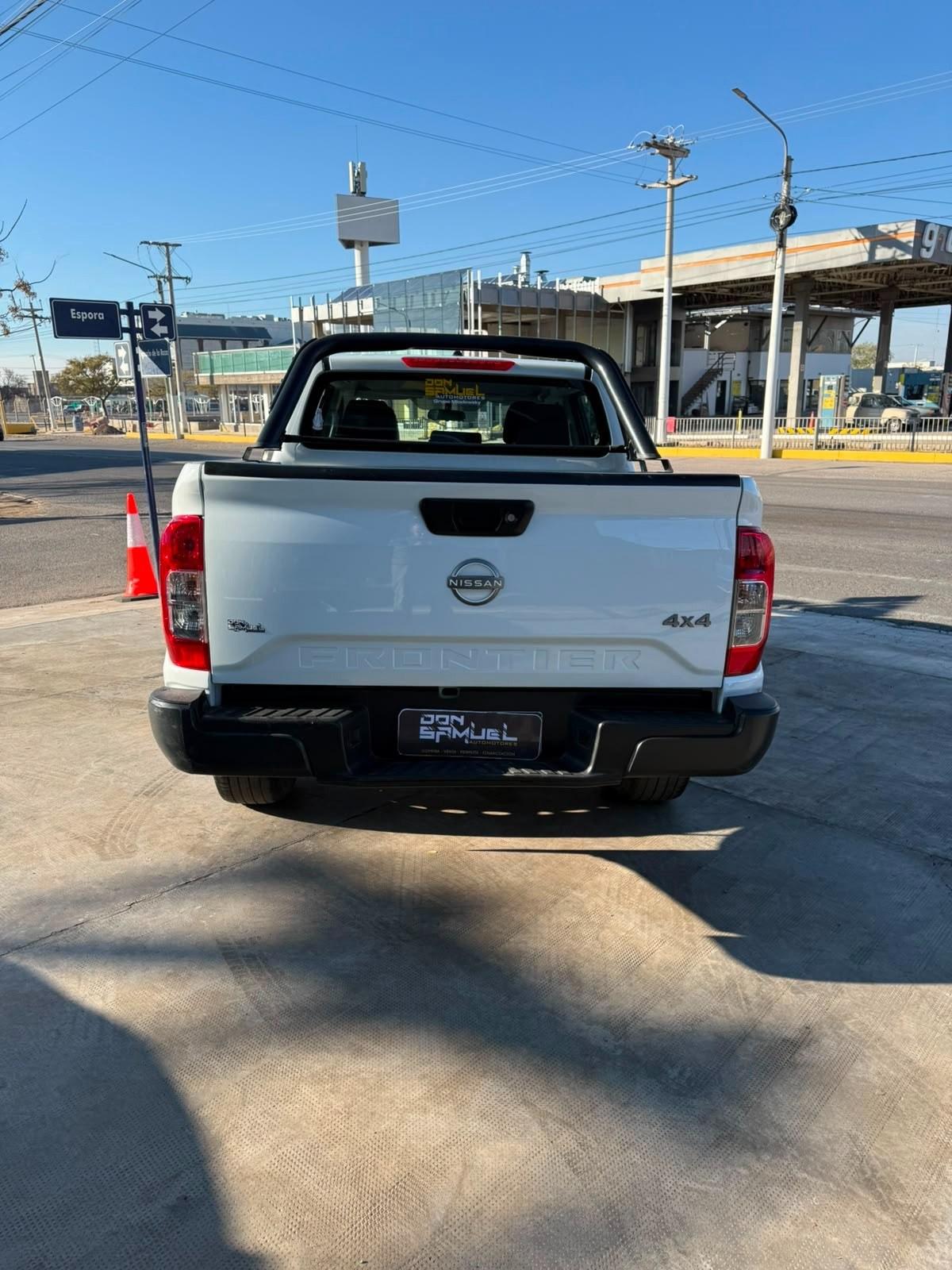 Foto de NISSAN PICK-UP RONTIER S 4X4 MT 2.3 D CD 2023, color blanco, en San Juan