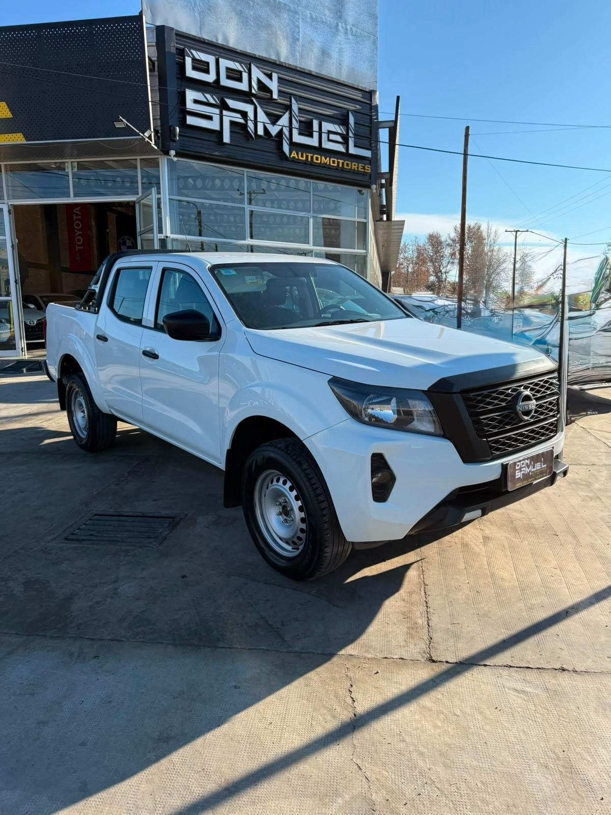 Foto de NISSAN PICK-UP RONTIER S 4X4 MT 2.3 D CD 2023, color blanco, en San Juan