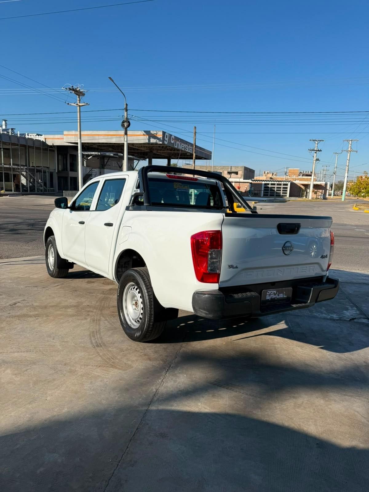 Foto de NISSAN PICK-UP RONTIER S 4X4 MT 2.3 D CD 2023, color blanco, en San Juan