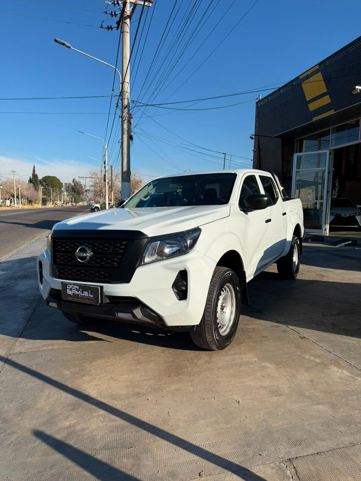 Foto de NISSAN PICK-UP RONTIER S 4X4 MT 2.3 D CD 2023, color blanco, en San Juan
