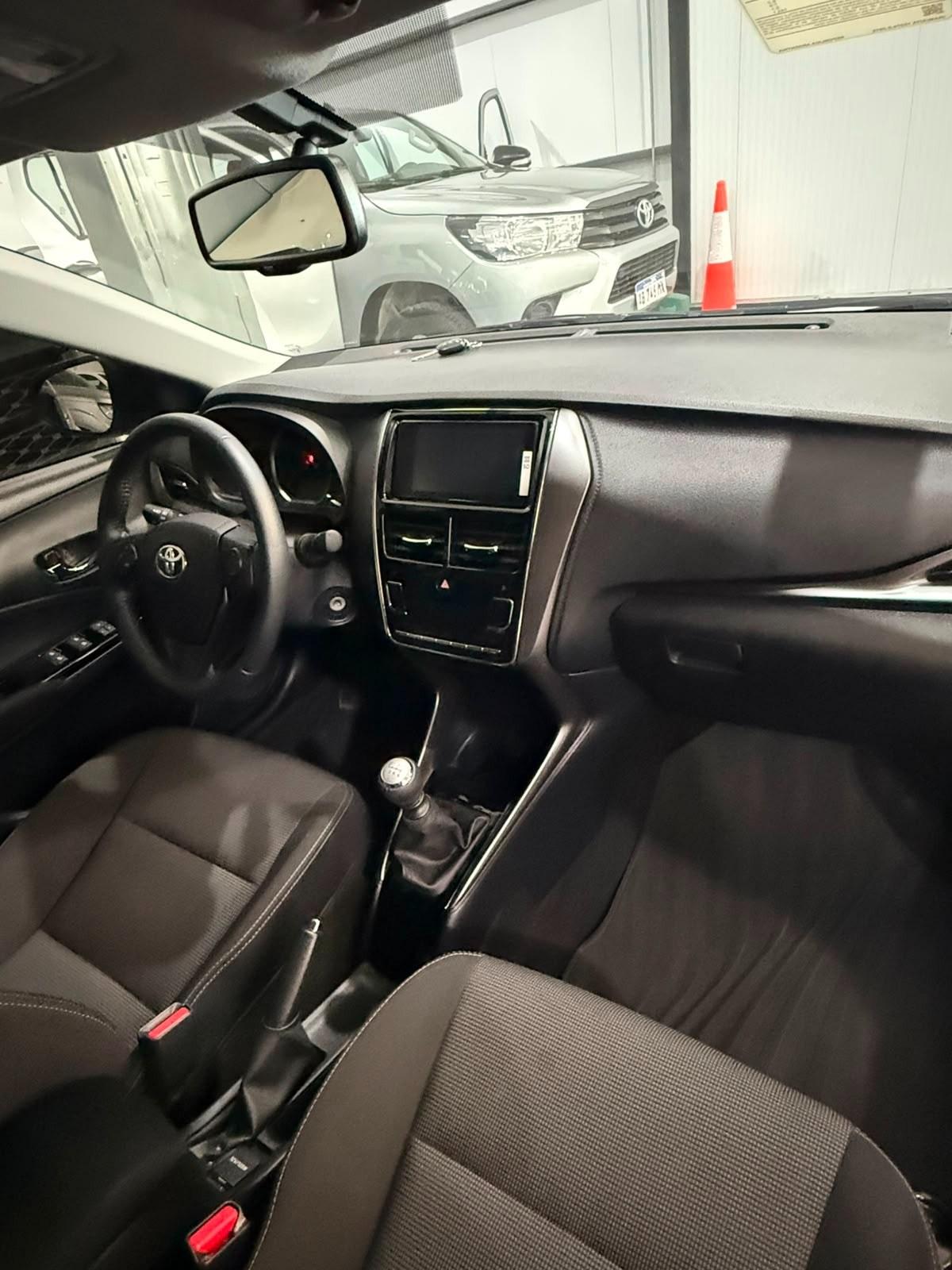 Foto de TOYOTA YARIS XLS 1.5 4PTAS MT 2024, color blanco, en San Juan