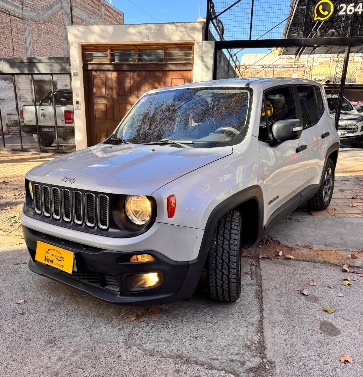 Foto de CHRYSLER / DODGE JEEP RENEGADE Sport 1.8 2017, color gris, en San Juan