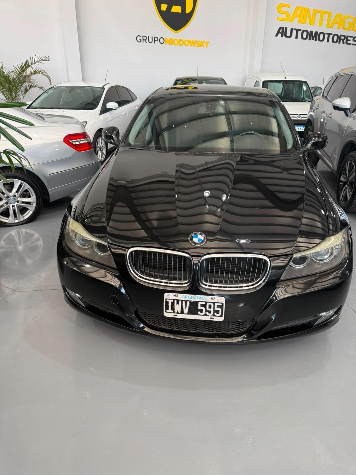 Foto de BMW 325 325I SEDAN 4PTAS 2010, color negro, en San Juan
