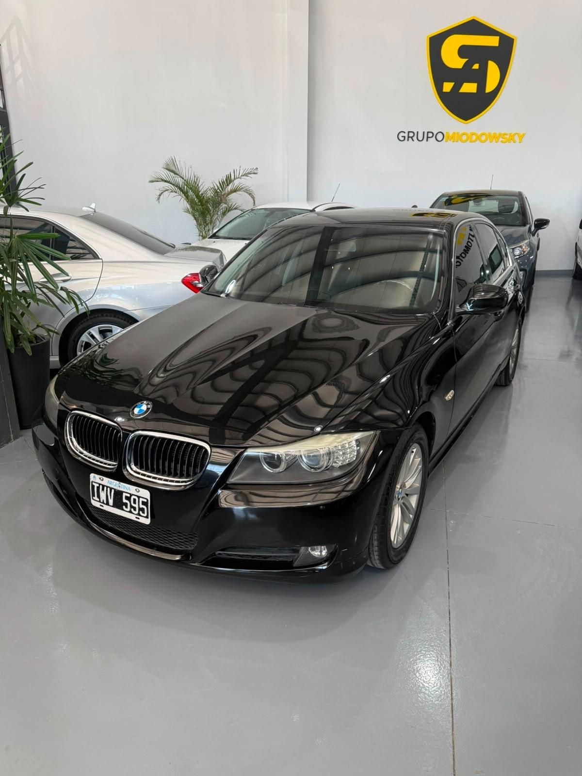 Foto de BMW 325 325I SEDAN 4PTAS 2010, color negro, en San Juan