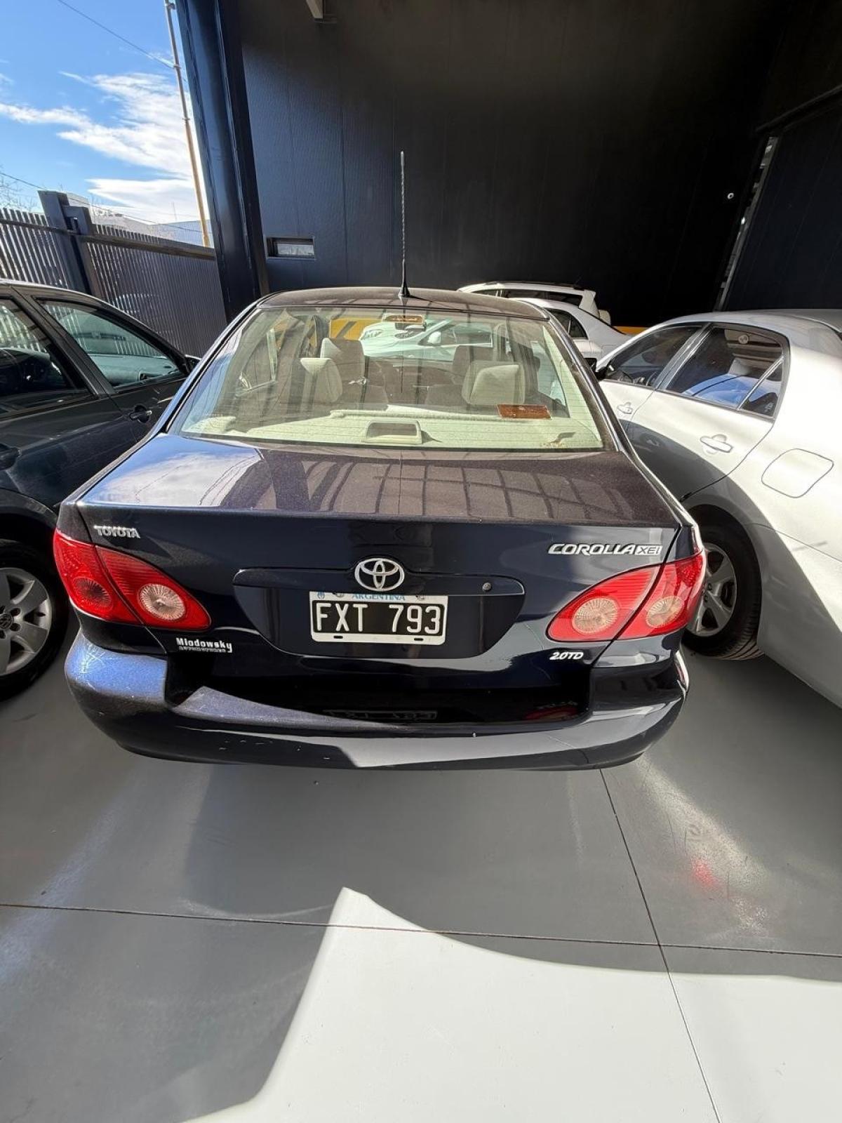 Foto de TOYOTA COROLLA XEI 2.0 TDI TURBO 2006, color azul, en San Juan