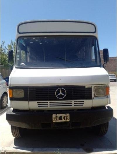 Foto de MERCEDES BENZ C LS LO-814 1998, color blanco, en San Juan