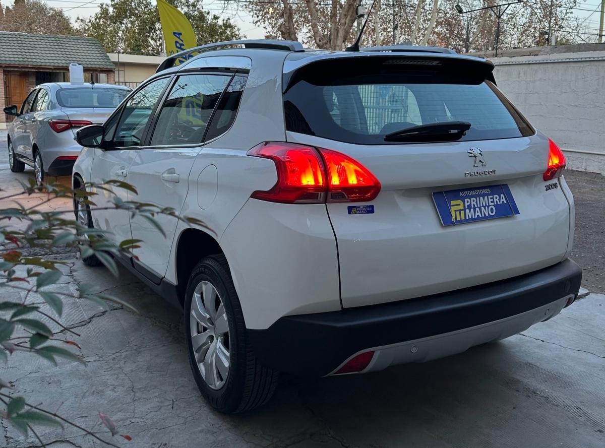 Foto de PEUGEOT 2008 Allure 2017, color blanco, en San Juan