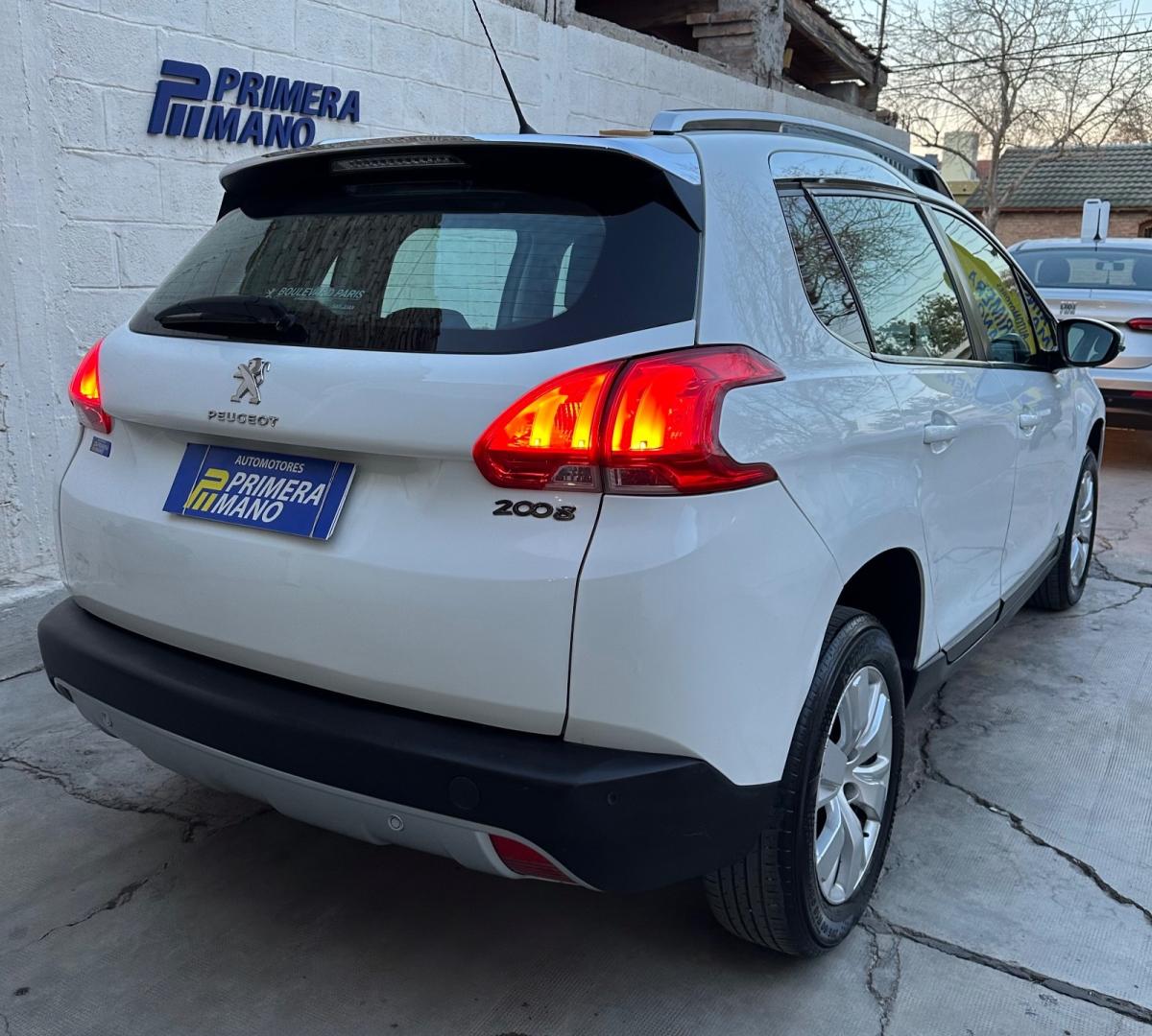 Foto de PEUGEOT 2008 Allure 2017, color blanco, en San Juan