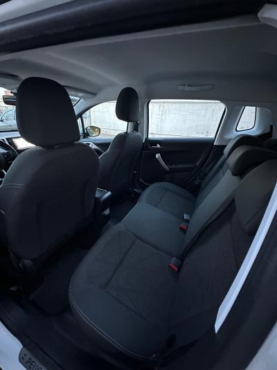 Miniatura de PEUGEOT 2008 Allure