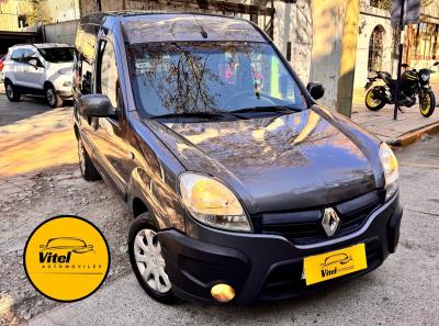 Foto de RENAULT KANGOO Authen plus 1.6 2017, color gris, en San Juan