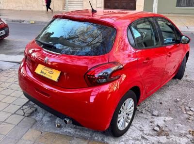 Foto de PEUGEOT 208 Allure nave 1.6 2017, color rojo, en San Juan