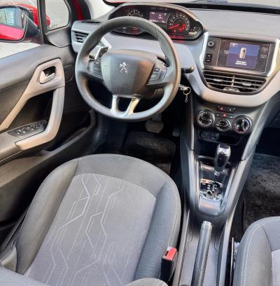 Foto de PEUGEOT 208 Allure nave 1.6 2017, color rojo, en San Juan