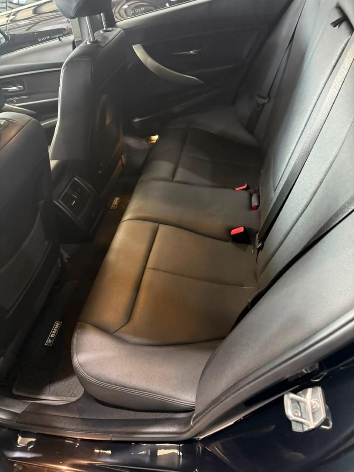 Foto de BMW 320 2016, color negro, en San Juan