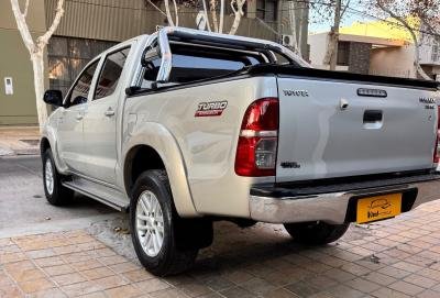 Foto de TOYOTA HILUX Srv 3.0 2013, color sin color especificado, en San Juan