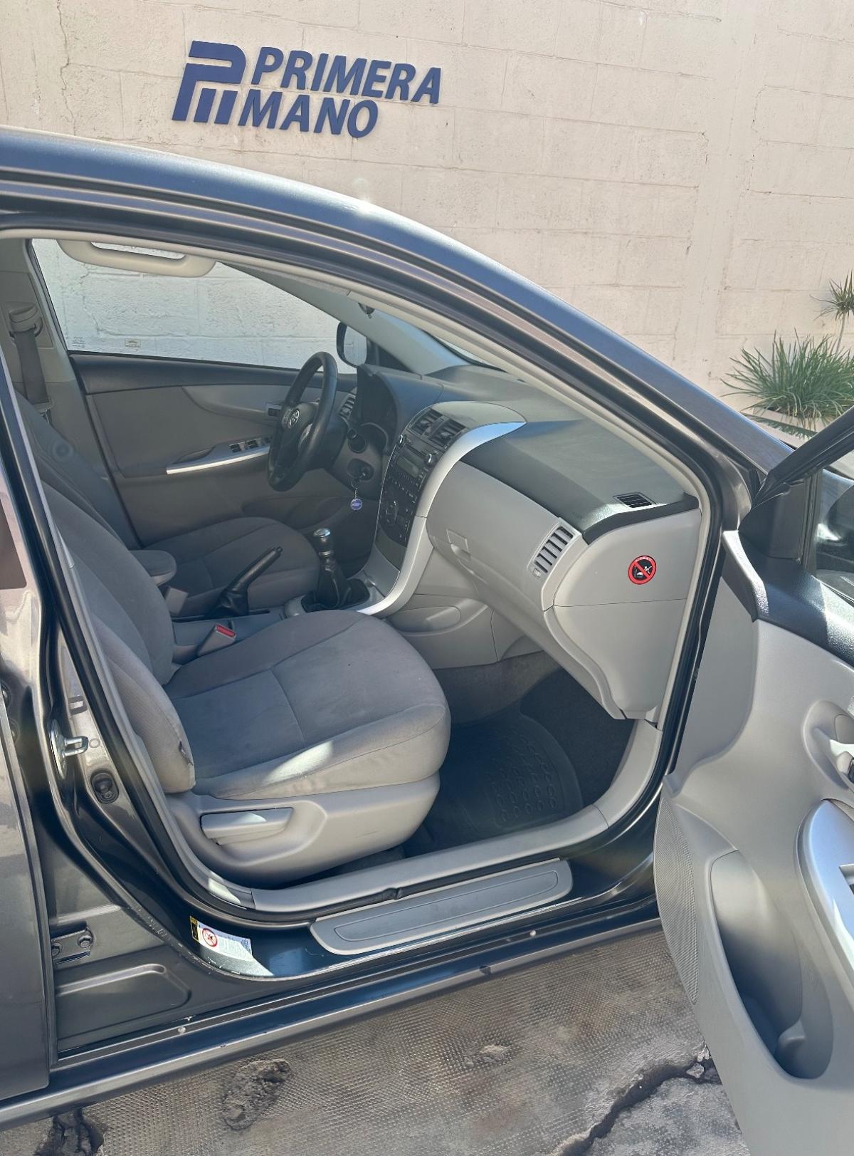 Foto de TOYOTA COROLLA Xei 2012, color gris, en San Juan
