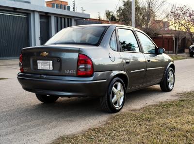 Foto de CHEVROLET CORSA GLS 1.4  L09 2010, color gris, en San Juan