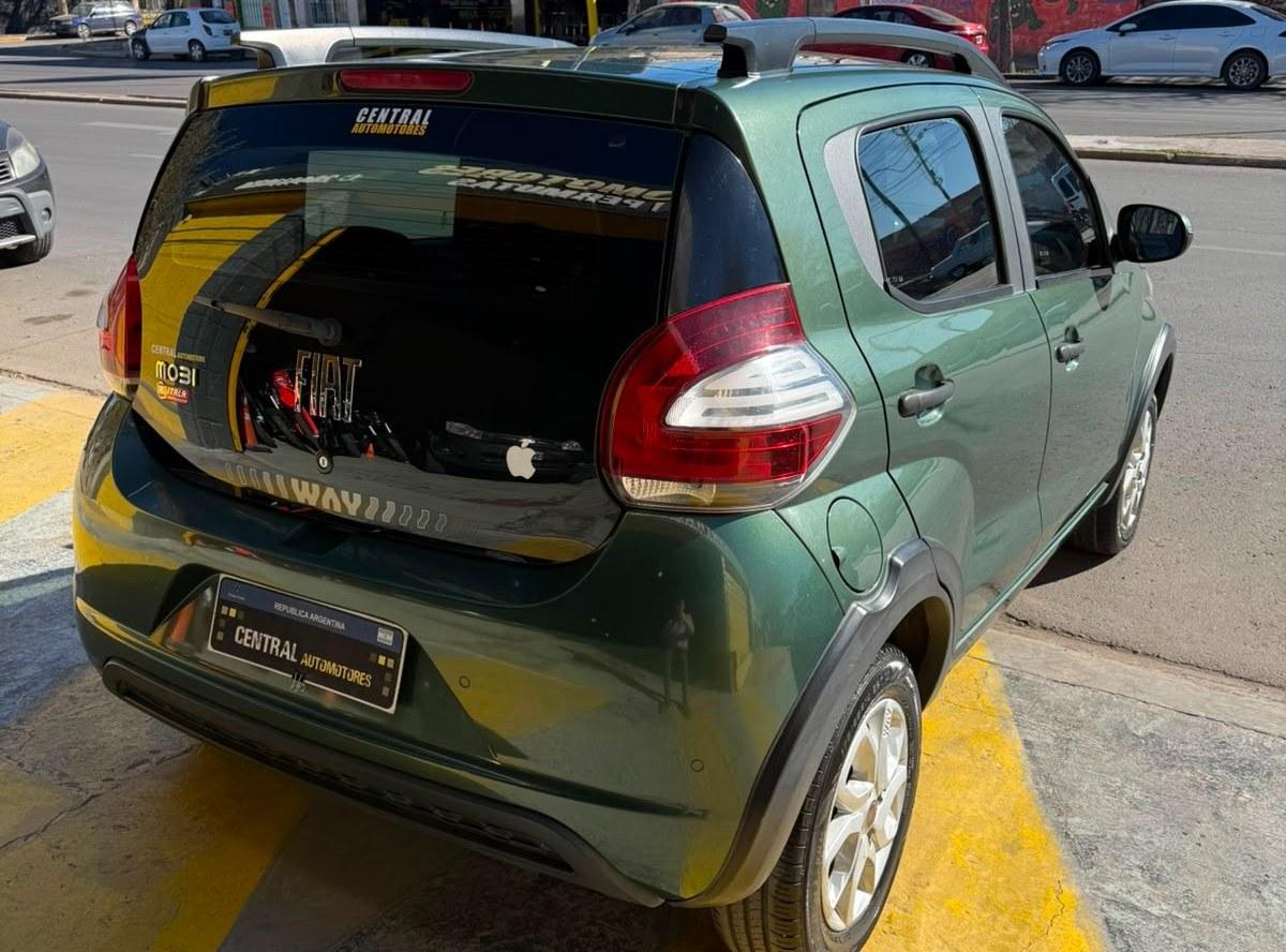 Foto de FIAT MOBI WAY 2018, color verde, en San Juan