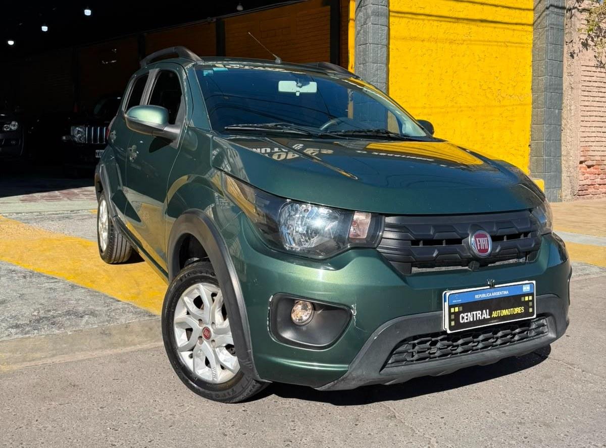 Foto de FIAT MOBI WAY 2018, color verde, en San Juan
