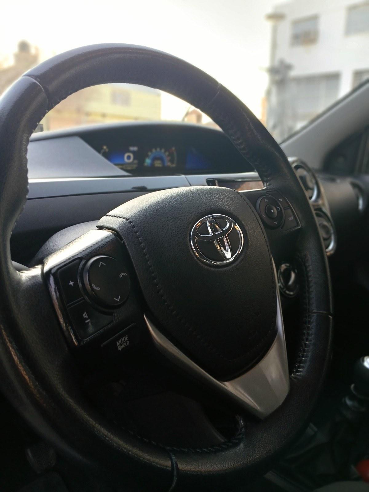 Foto de TOYOTA ETIOS xls 2021, color gris, en San Juan