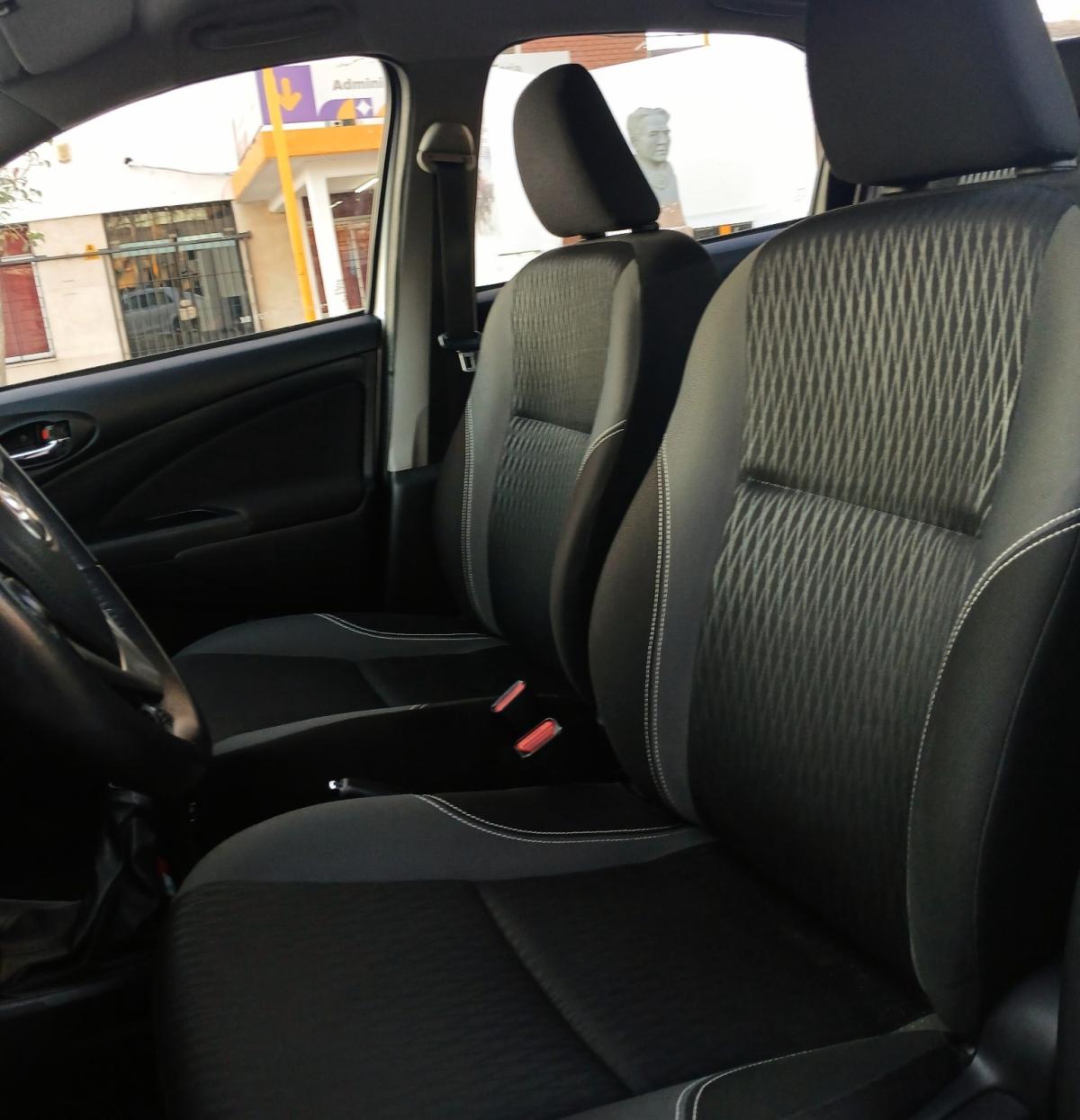 Foto de TOYOTA ETIOS xls 2021, color gris, en San Juan