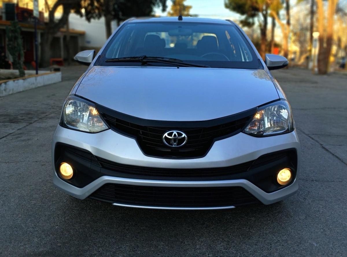 Foto de TOYOTA ETIOS xls 2021, color gris, en San Juan