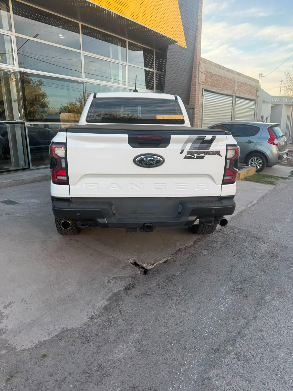 Foto de FORD RANGER RAPTOR 3.0L V6 BIT GTDI 4X4 10AT 2024, color blanco, en San Juan