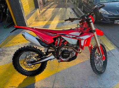 Foto de BETA ENDURO 350 2023, color rojo, en San Juan